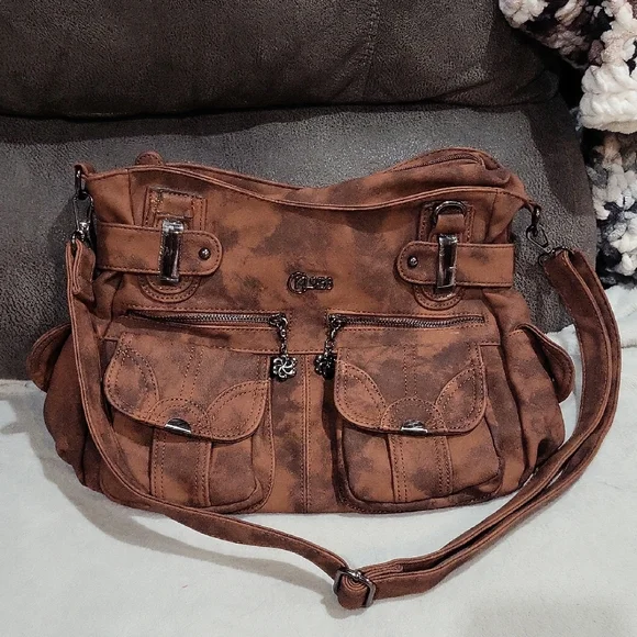KL928 Crossbody Bag - Picture 2 of 16